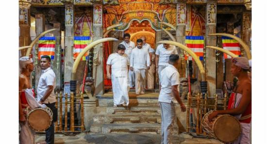 ජනපති ඓතිහාසික දළදා සමිඳුන් වැඳපුදා ගනී
